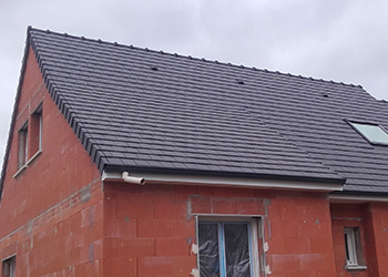 pose de tuiles par couvreur près du Mans